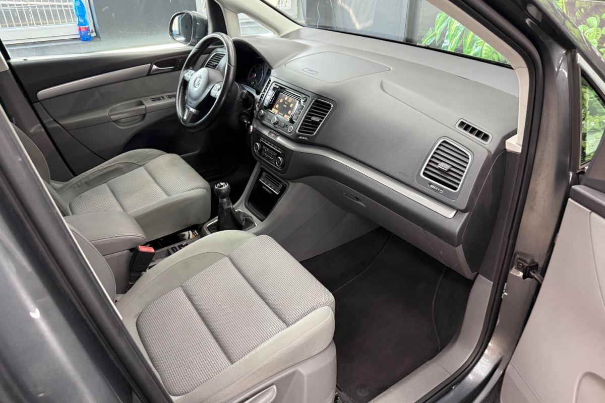 Ponuka vozidiel / Volkswagen Sharan 2.0 TDI BMT Trendline - video