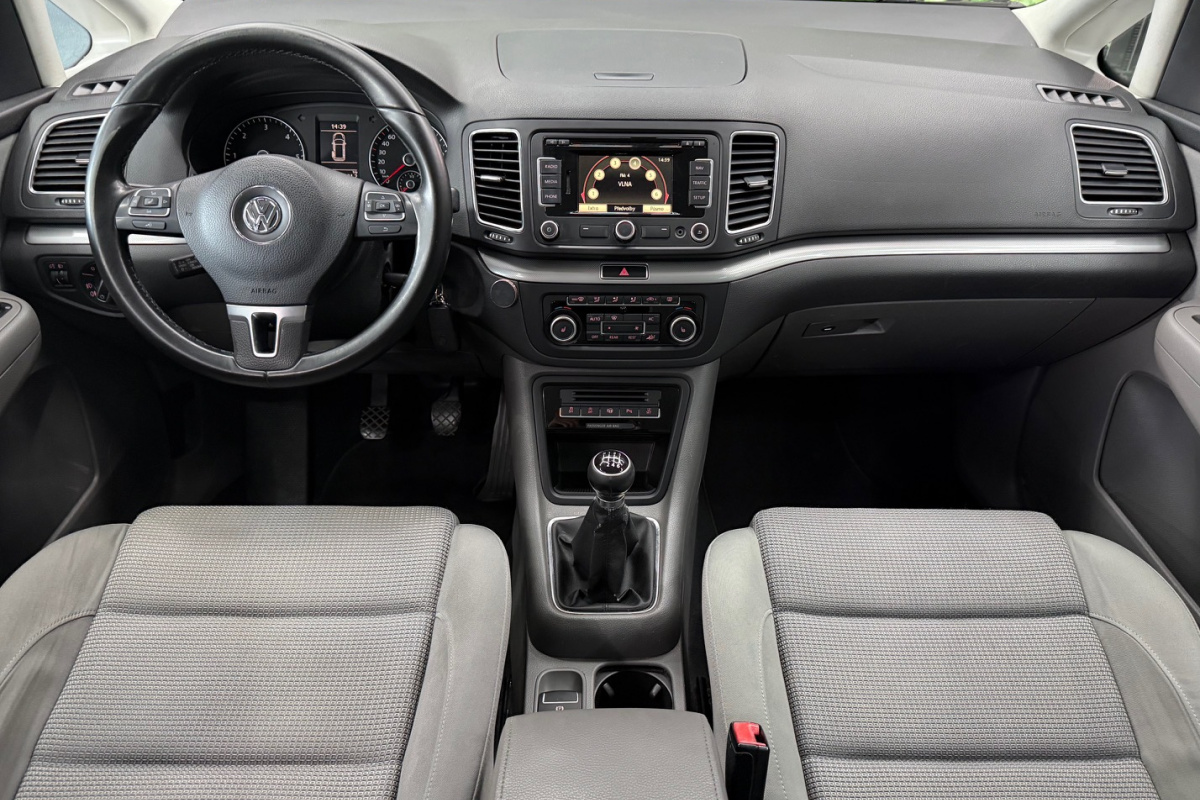 Ponuka vozidiel / Volkswagen Sharan 2.0 TDI BMT Trendline - video
