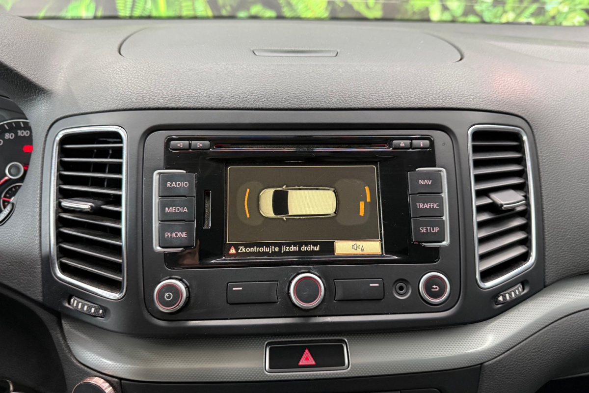 Ponuka vozidiel / Volkswagen Sharan 2.0 TDI BMT Trendline - video