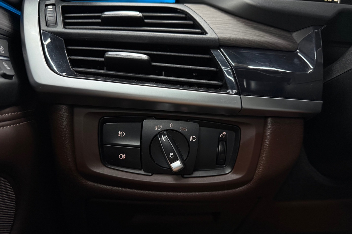 Ponuka vozidiel / BMW X5 xDrive30d A/T - video