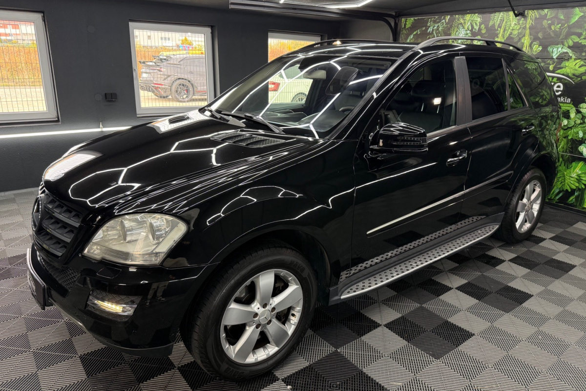 Ponuka vozidiel / Mercedes-Benz ML 500 4MATIC V8 5.0 - video