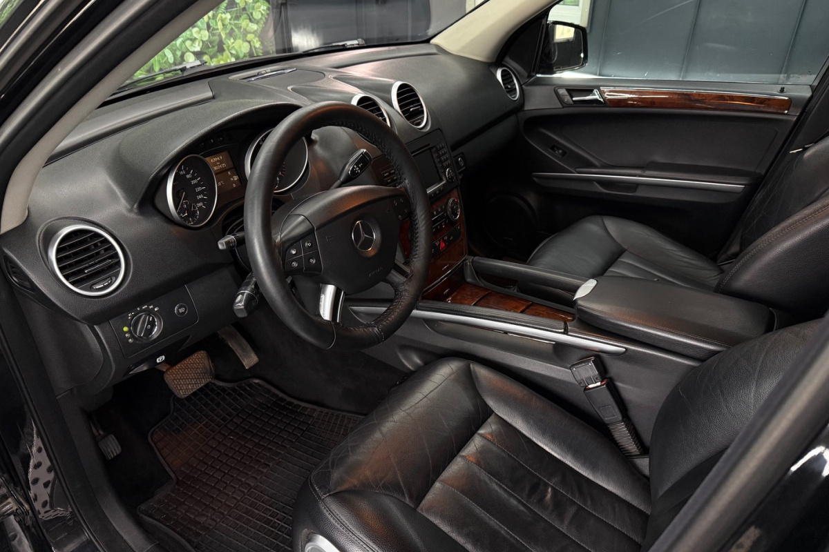 Ponuka vozidiel / Mercedes-Benz ML 500 4MATIC V8 5.0 - video