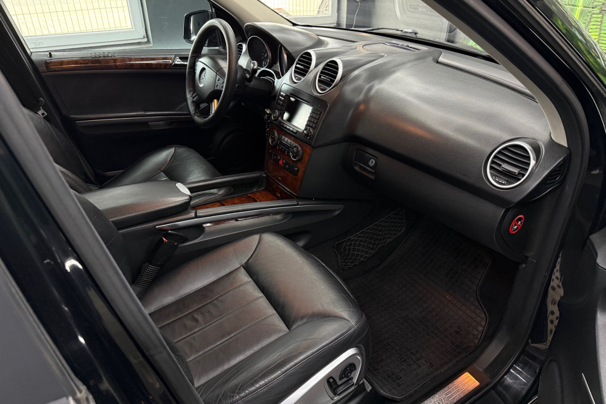 Ponuka vozidiel / Mercedes-Benz ML 500 4MATIC V8 5.0 - video