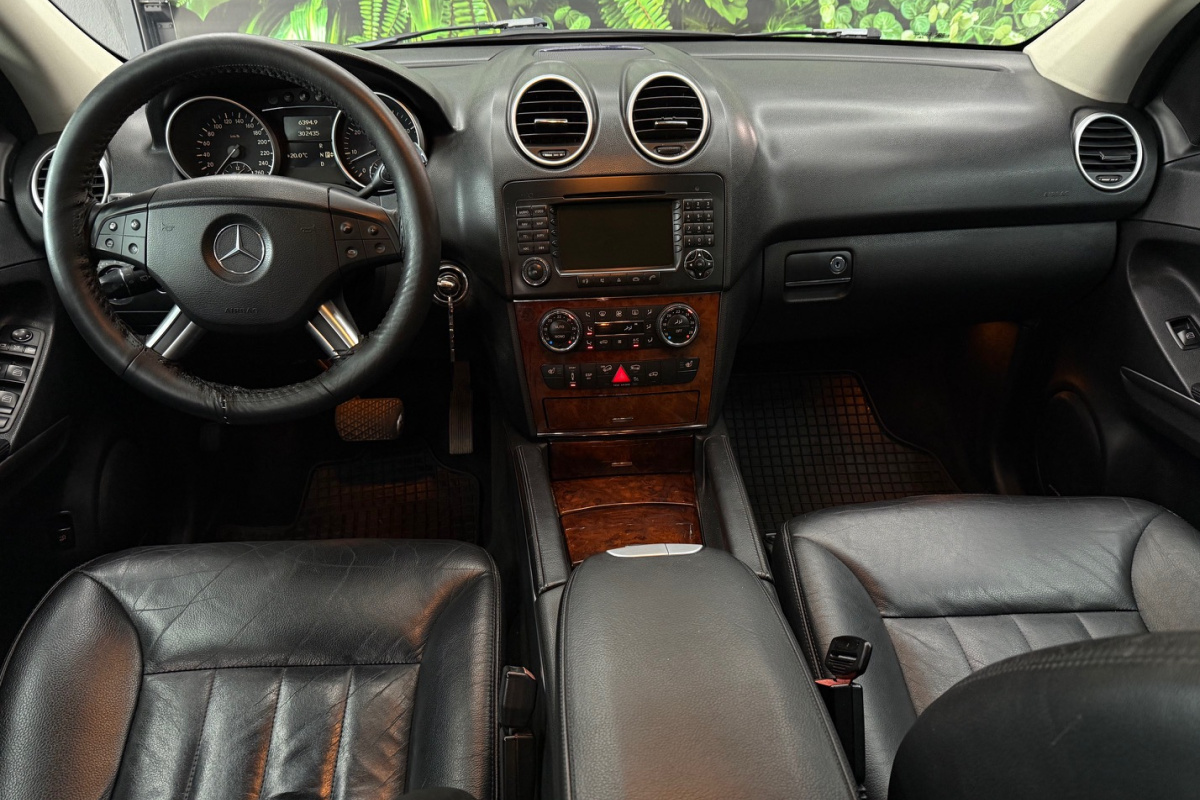 Ponuka vozidiel / Mercedes-Benz ML 500 4MATIC V8 5.0 - video