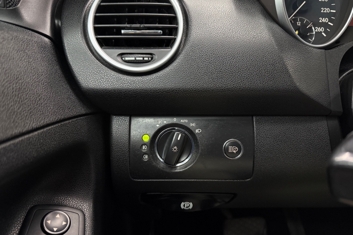 Ponuka vozidiel / Mercedes-Benz ML 500 4MATIC V8 5.0 - video