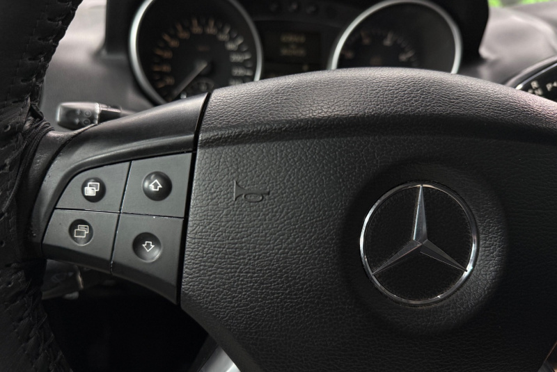  Ponuka vozidiel / Mercedes-Benz ML 500 4MATIC V8 5.0 - video
