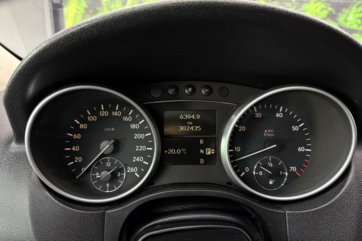 Ponuka vozidiel / Mercedes-Benz ML 500 4MATIC V8 5.0 - video Ponuka vozidiel / Mercedes-Benz ML 500 4MATIC V8 5.0 - video