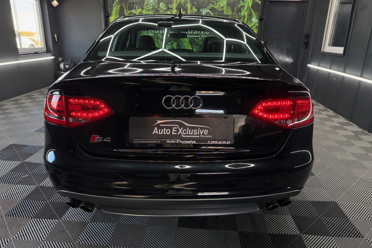 Ponuka vozidiel / Audi S4 3.0T FSI V6 quattro S-tronic - video