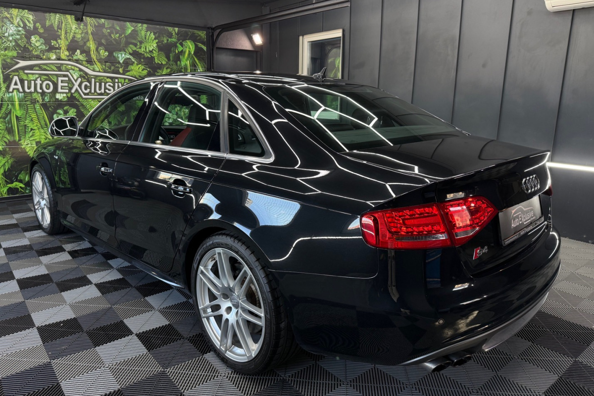 Ponuka vozidiel / Audi S4 3.0T FSI V6 quattro S-tronic - video