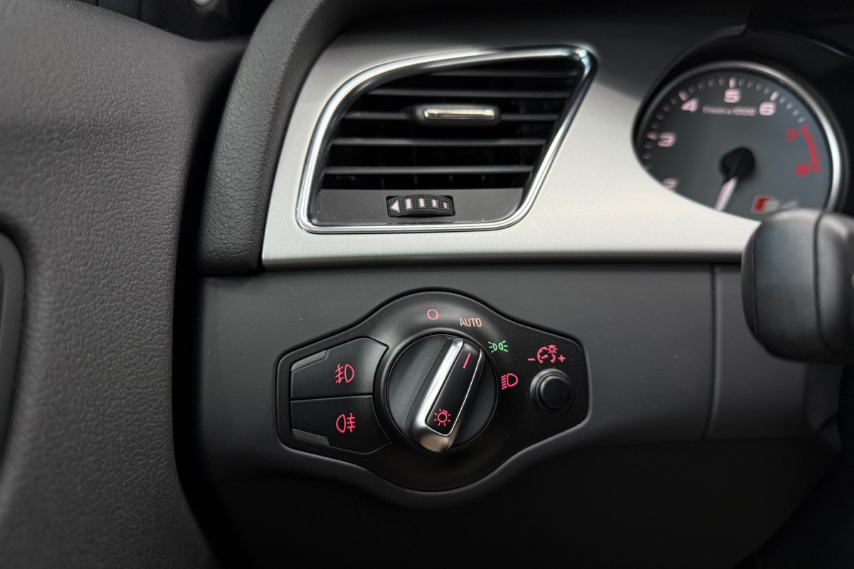 Ponuka vozidiel / Audi S4 3.0T FSI V6 quattro S-tronic - video