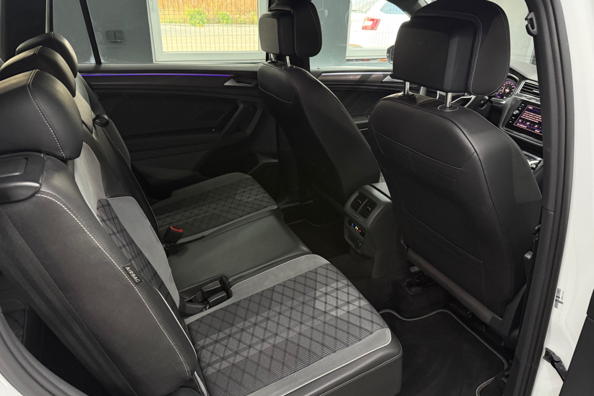 Ponuka vozidiel / Volkswagen Tiguan Allspace 2.0 TSI OPF 4Motion R-Line DSG - video