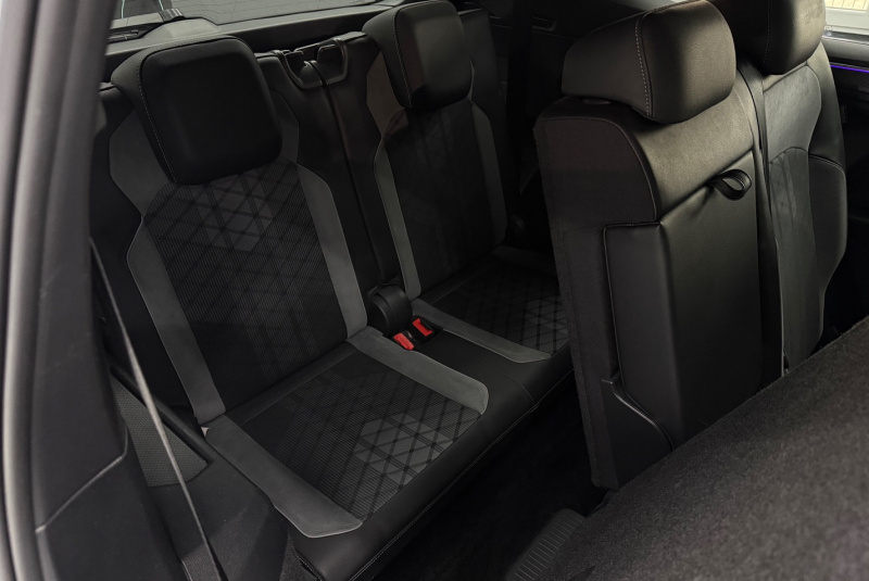  Ponuka vozidiel / Volkswagen Tiguan Allspace 2.0 TSI OPF 4Motion R-Line DSG - video