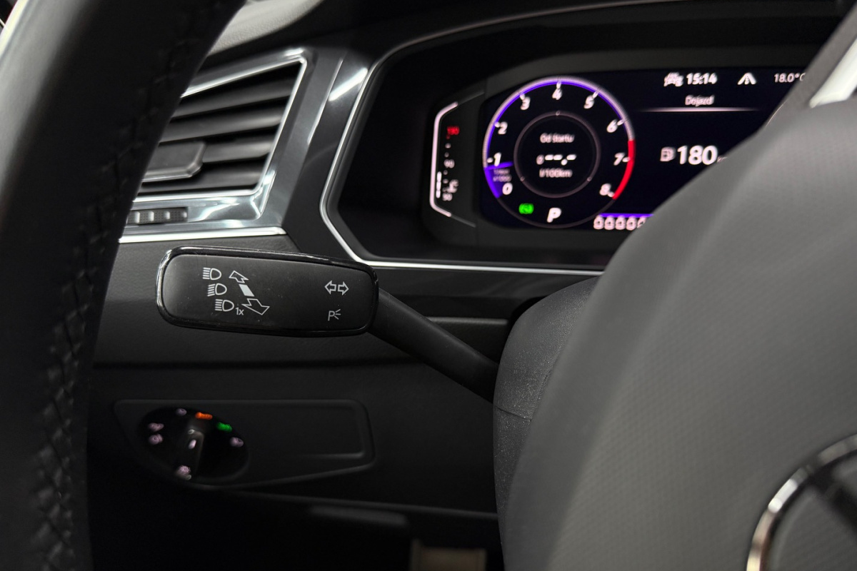 Ponuka vozidiel / Volkswagen Tiguan Allspace 2.0 TSI OPF 4Motion R-Line DSG - video