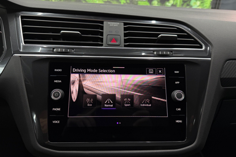  Ponuka vozidiel / Volkswagen Tiguan Allspace 2.0 TSI OPF 4Motion R-Line DSG - video