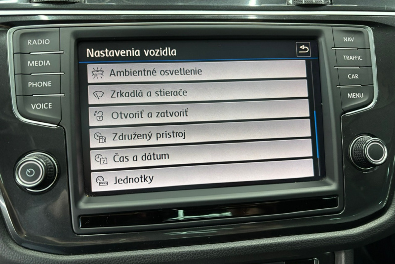  Ponuka vozidiel / Volkswagen Tiguan 2.0 TDI SCR BMT 4MOTION Highline DSG EU6 - video
