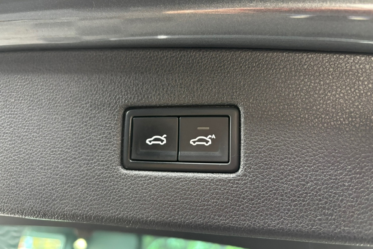 Ponuka vozidiel / Volkswagen Tiguan 2.0 TDI SCR BMT 4MOTION Highline DSG EU6 - video