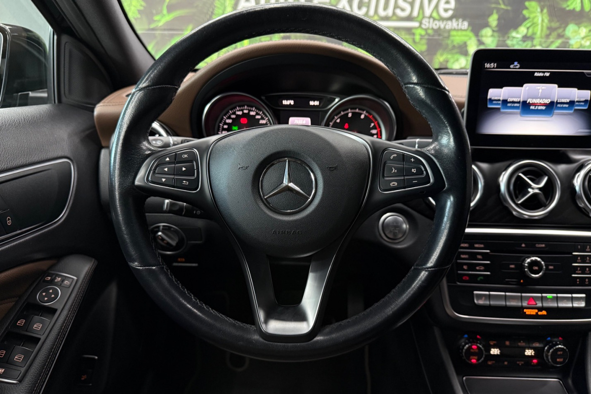 Ponuka vozidiel / Mercedes-Benz GLA 180 A/T - video Ponuka vozidiel / Mercedes-Benz GLA 180 A/T - video
