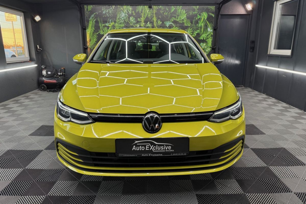 Ponuka vozidiel / Volkswagen Golf 1.5 eTSI ACT Life DSG - video