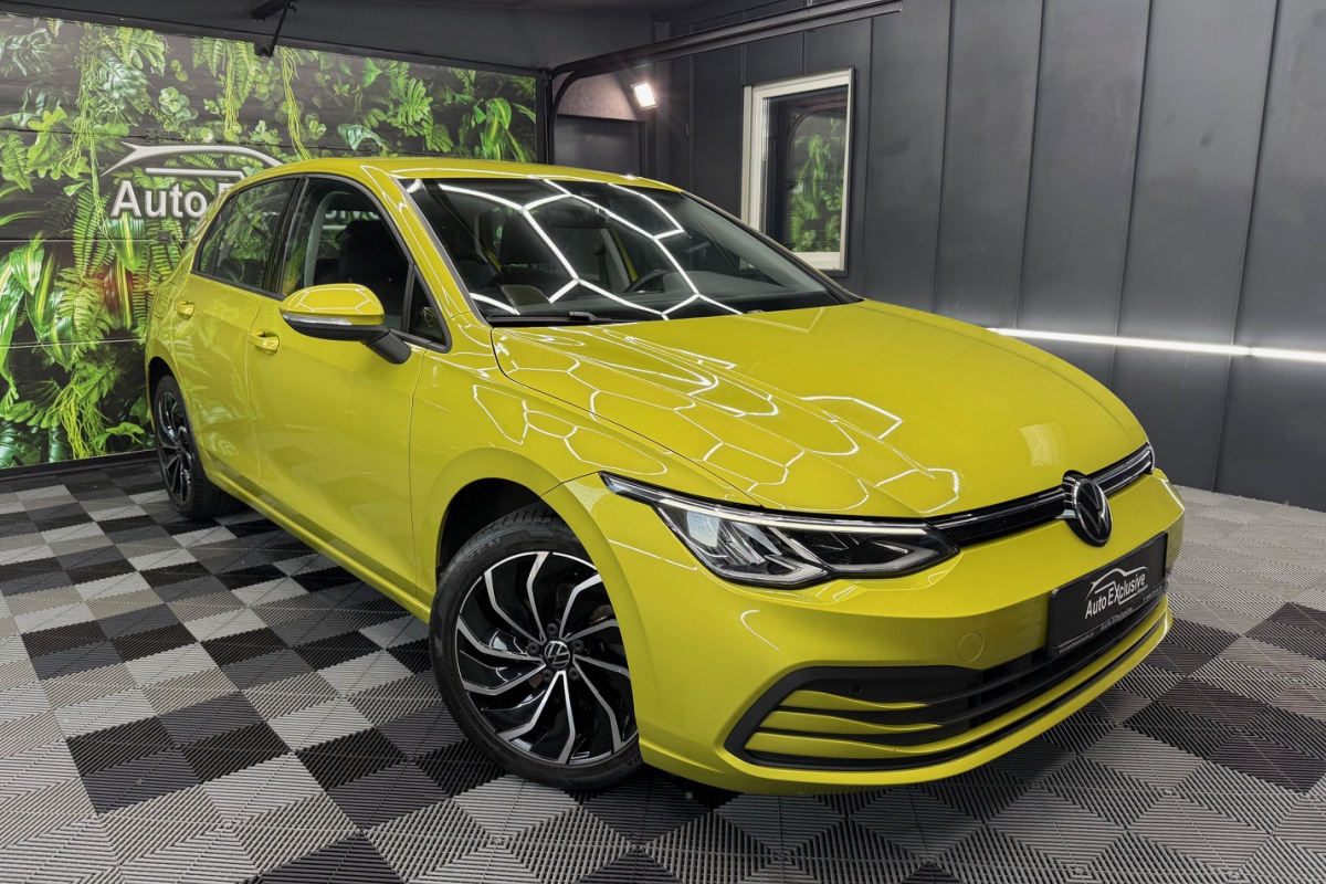 Ponuka vozidiel / Volkswagen Golf 1.5 eTSI ACT Life DSG - video