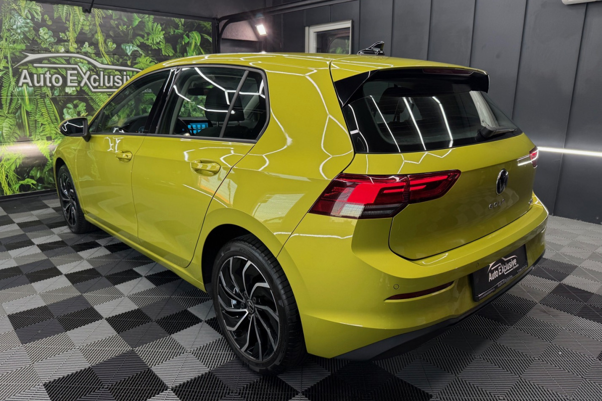 Ponuka vozidiel / Volkswagen Golf 1.5 eTSI ACT Life DSG - video