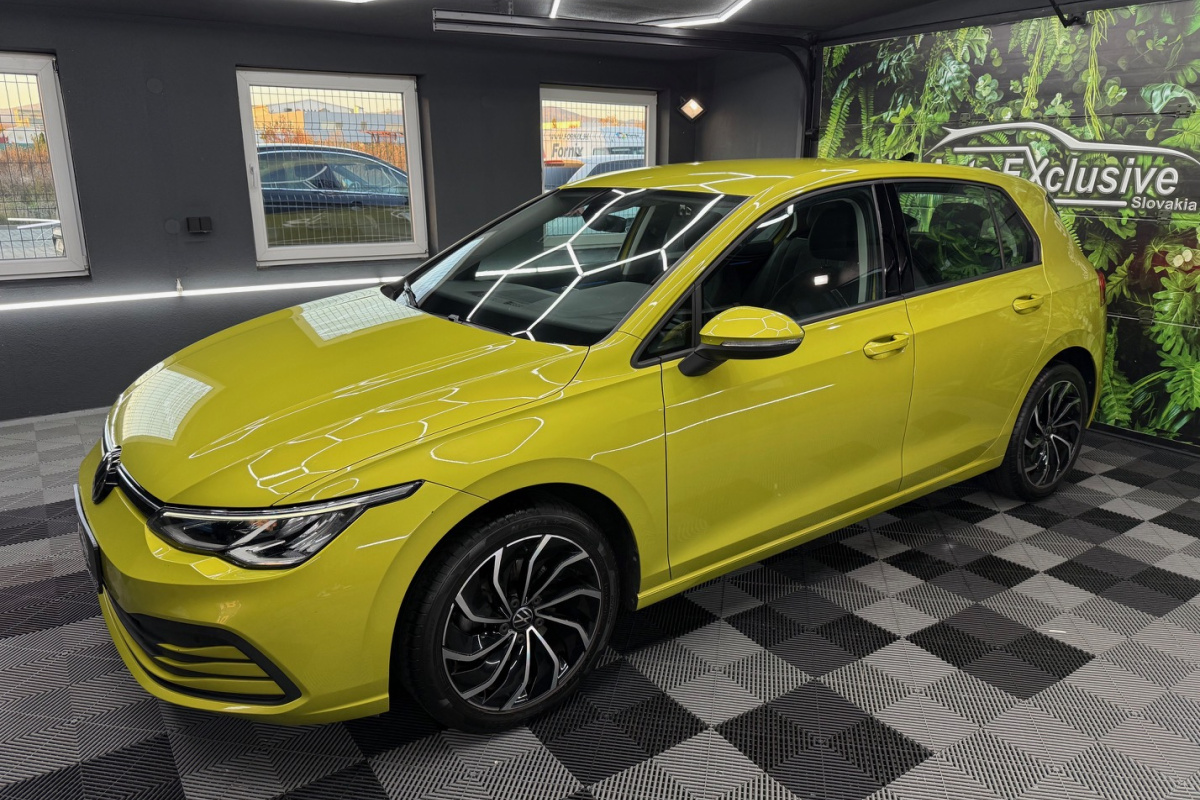 Ponuka vozidiel / Volkswagen Golf 1.5 eTSI ACT Life DSG - video