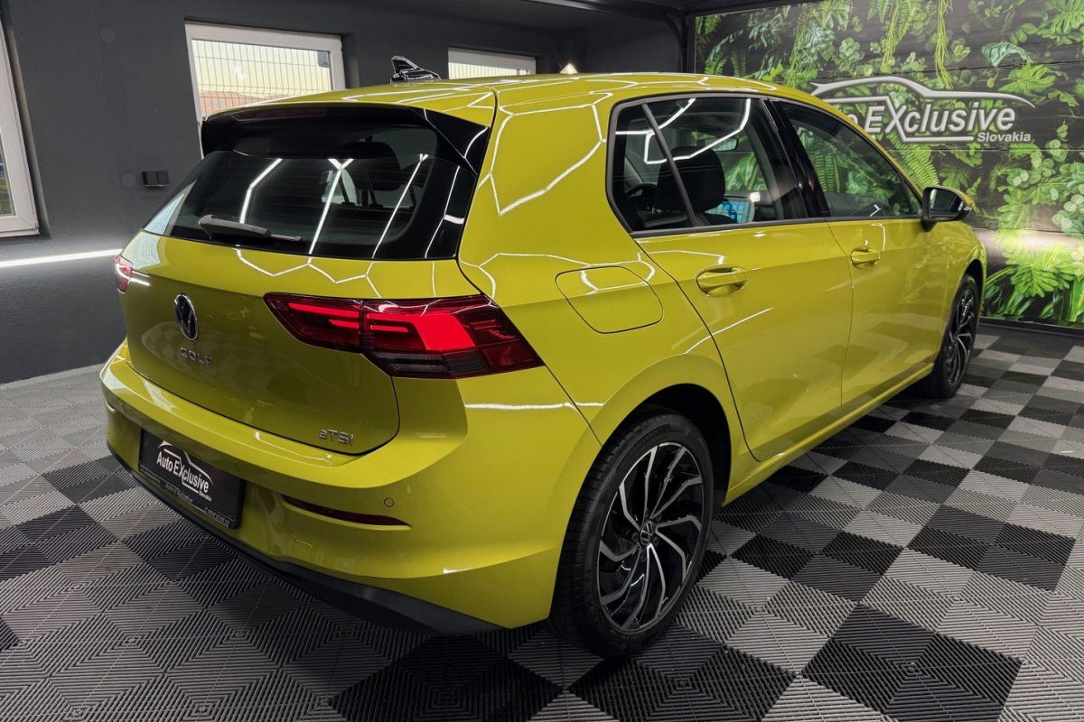 Ponuka vozidiel / Volkswagen Golf 1.5 eTSI ACT Life DSG - video