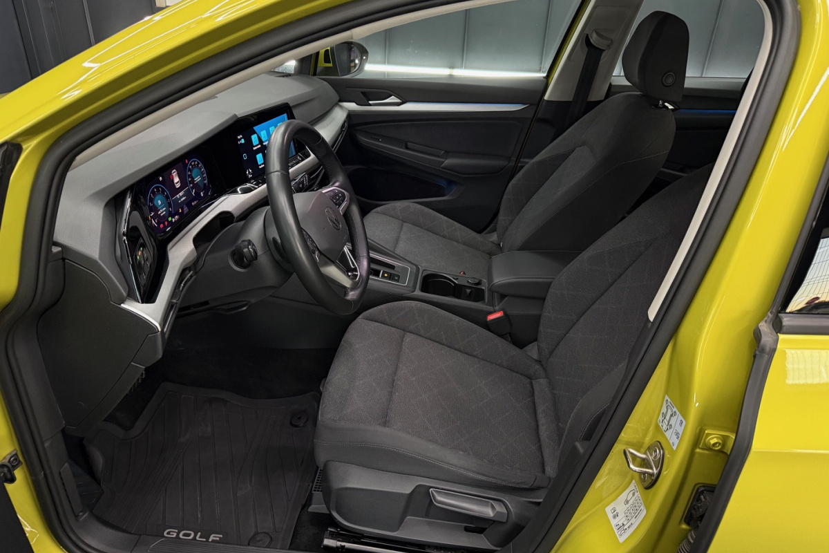 Ponuka vozidiel / Volkswagen Golf 1.5 eTSI ACT Life DSG - video