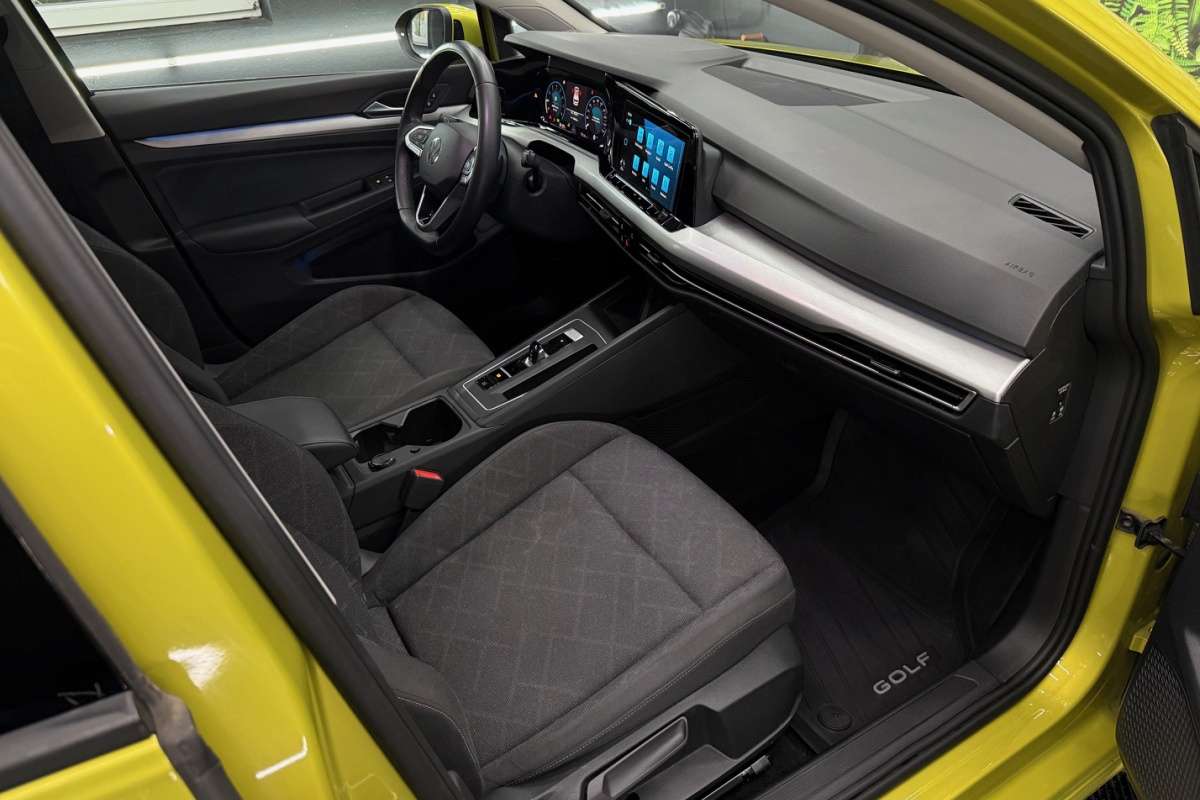 Ponuka vozidiel / Volkswagen Golf 1.5 eTSI ACT Life DSG - video