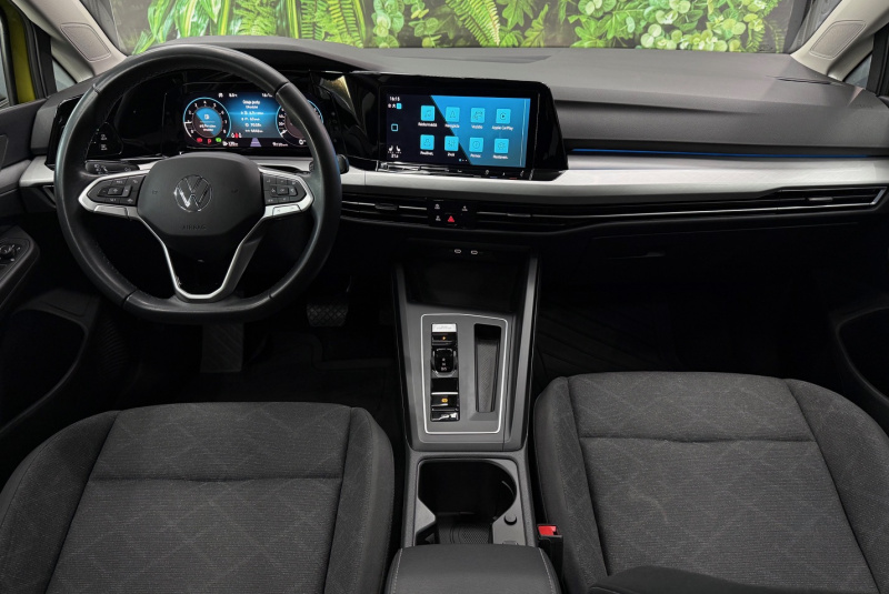  Ponuka vozidiel / Volkswagen Golf 1.5 eTSI ACT Life DSG - video
