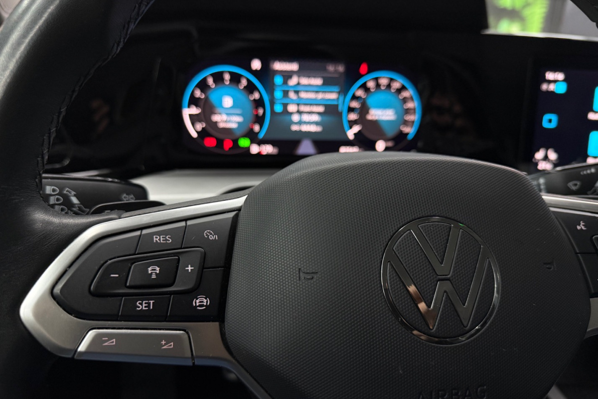 Ponuka vozidiel / Volkswagen Golf 1.5 eTSI ACT Life DSG - video