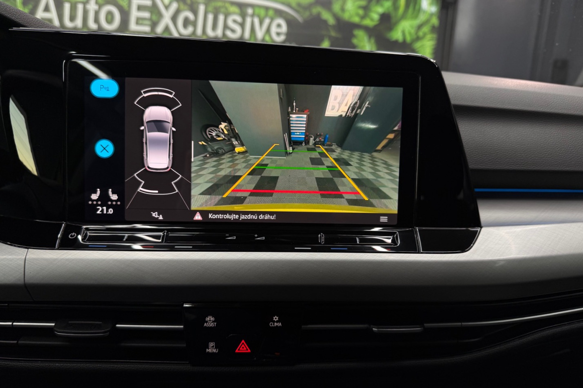 Ponuka vozidiel / Volkswagen Golf 1.5 eTSI ACT Life DSG - video