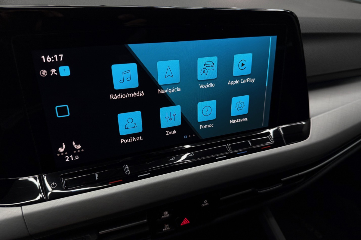 Ponuka vozidiel / Volkswagen Golf 1.5 eTSI ACT Life DSG - video