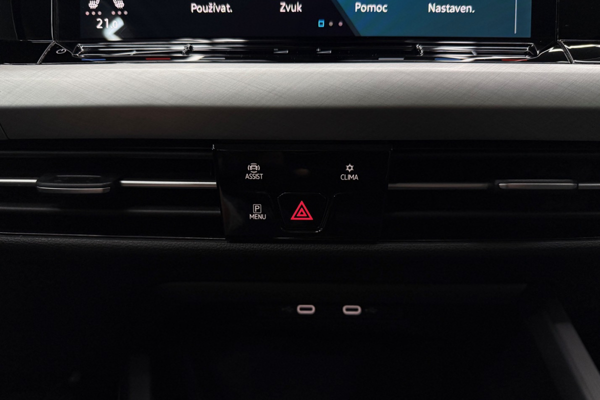 Ponuka vozidiel / Volkswagen Golf 1.5 eTSI ACT Life DSG - video