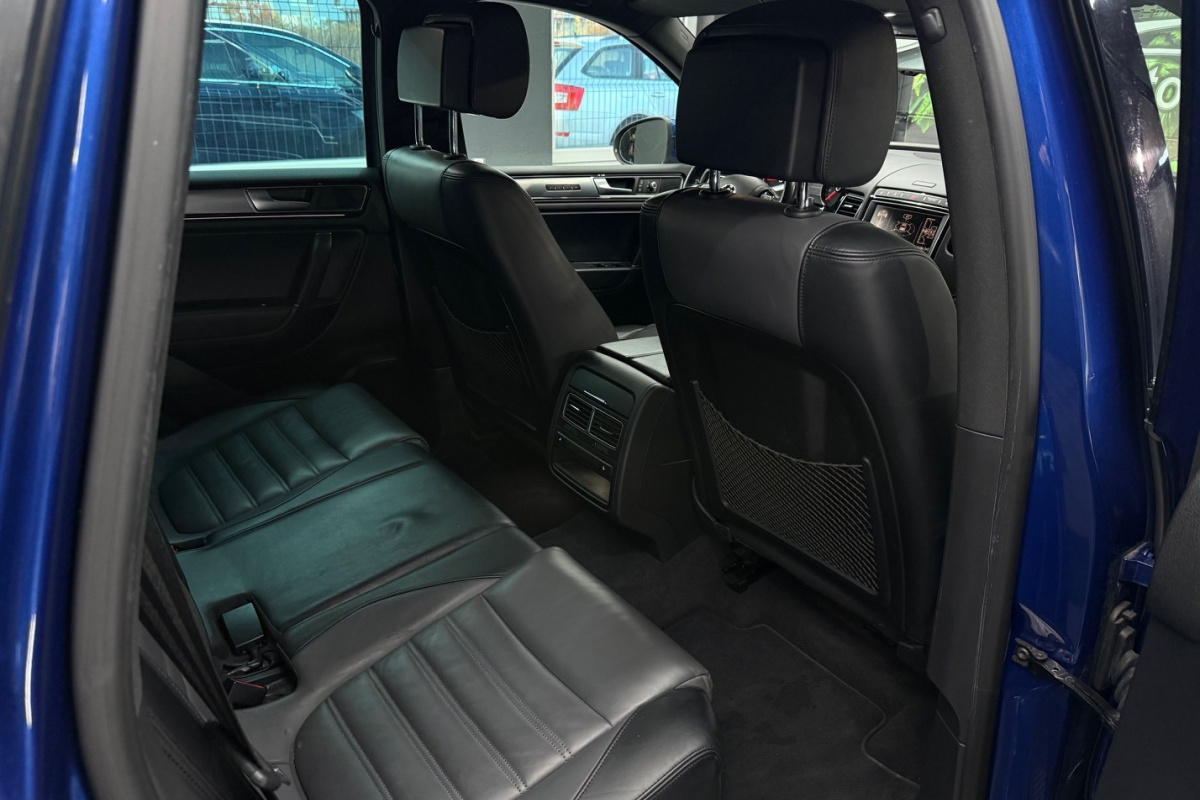 Ponuka vozidiel / Volkswagen Touareg II 3.0 V6 TDI BMT 4MOTION R-LINE - video