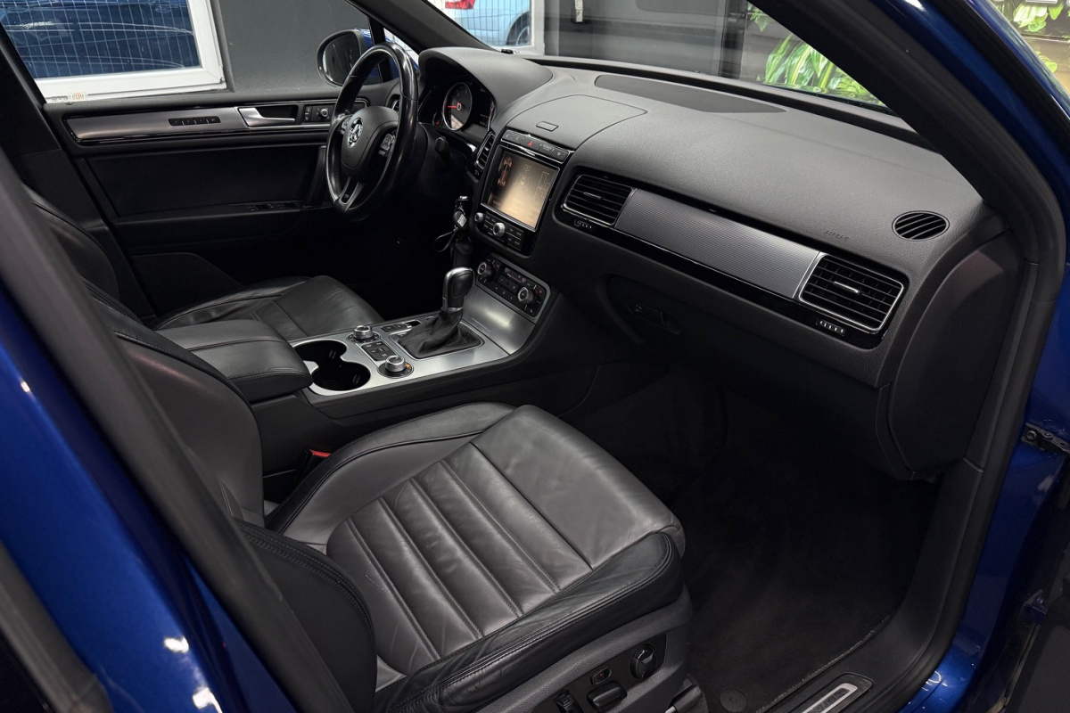 Ponuka vozidiel / Volkswagen Touareg II 3.0 V6 TDI BMT 4MOTION R-LINE - video