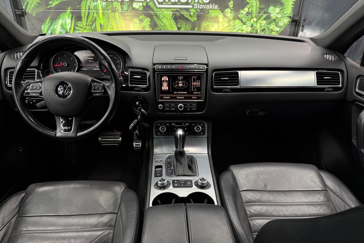 Ponuka vozidiel / Volkswagen Touareg II 3.0 V6 TDI BMT 4MOTION R-LINE - video