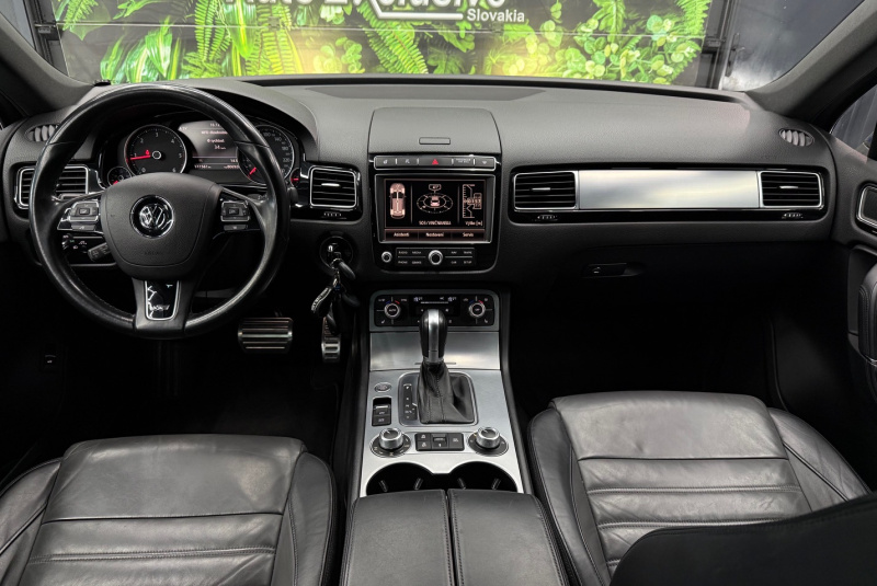  Ponuka vozidiel / Volkswagen Touareg II 3.0 V6 TDI BMT 4MOTION R-LINE - video