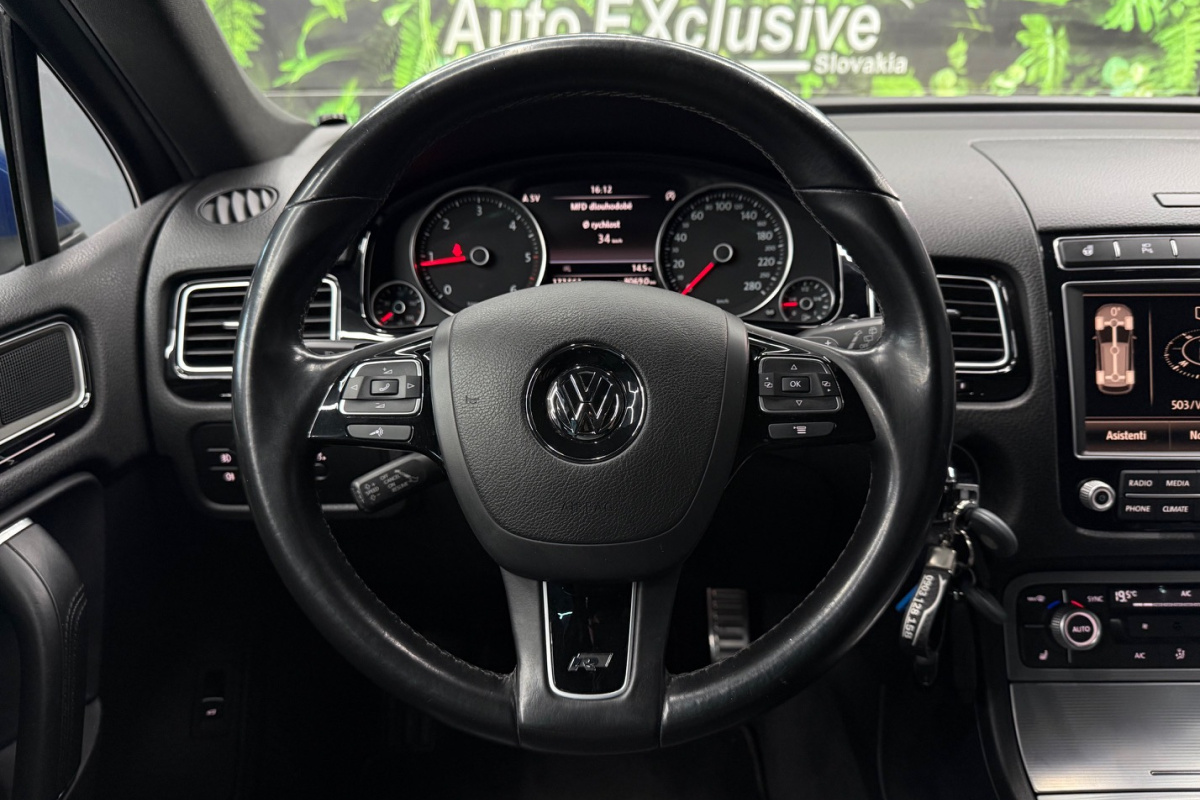 Ponuka vozidiel / Volkswagen Touareg II 3.0 V6 TDI BMT 4MOTION R-LINE - video