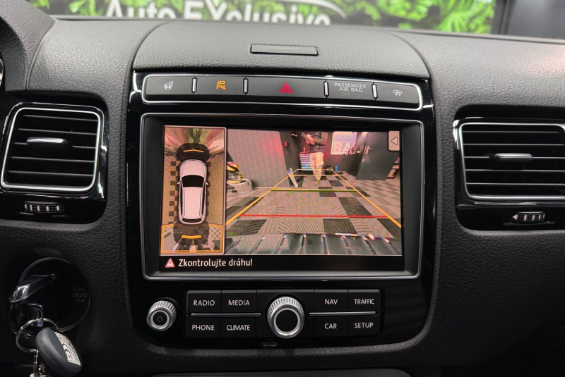  Ponuka vozidiel / Volkswagen Touareg II 3.0 V6 TDI BMT 4MOTION R-LINE - video