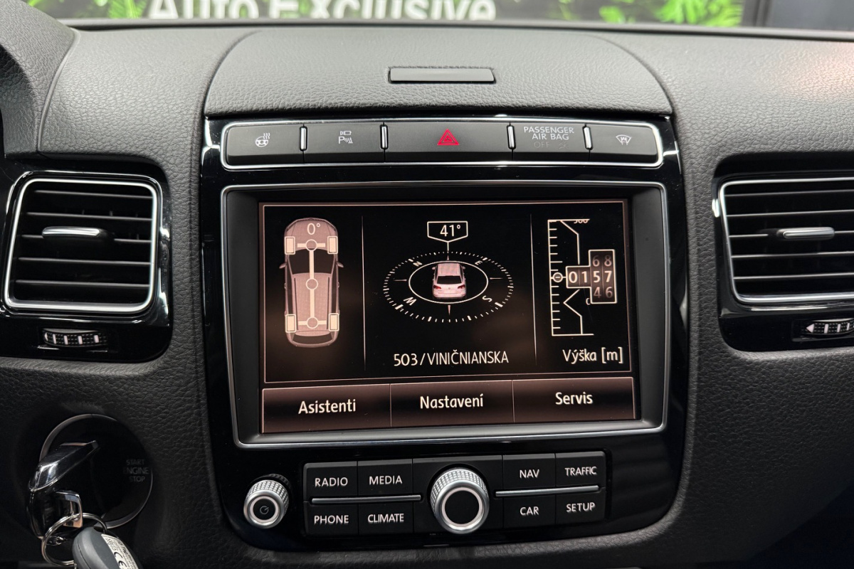 Ponuka vozidiel / Volkswagen Touareg II 3.0 V6 TDI BMT 4MOTION R-LINE - video