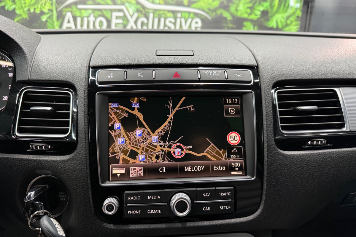 Ponuka vozidiel / Volkswagen Touareg II 3.0 V6 TDI BMT 4MOTION R-LINE - video