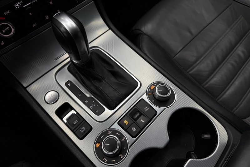  Ponuka vozidiel / Volkswagen Touareg II 3.0 V6 TDI BMT 4MOTION R-LINE - video