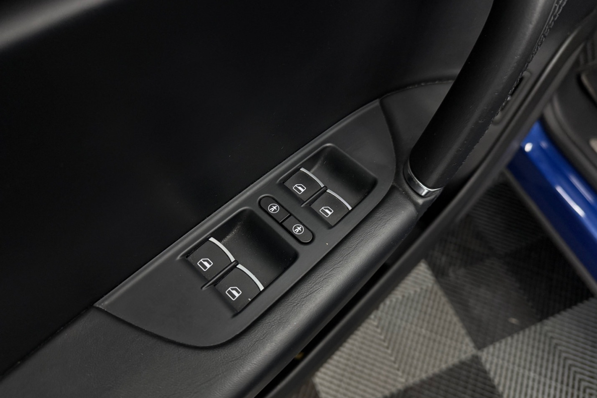 Ponuka vozidiel / Volkswagen Touareg II 3.0 V6 TDI BMT 4MOTION R-LINE - video