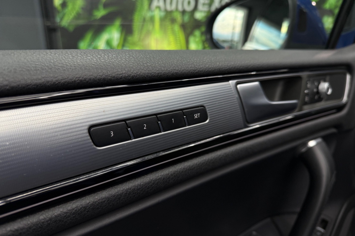 Ponuka vozidiel / Volkswagen Touareg II 3.0 V6 TDI BMT 4MOTION R-LINE - video Ponuka vozidiel / Volkswagen Touareg II 3.0 V6 TDI BMT 4MOTION R-LINE - video