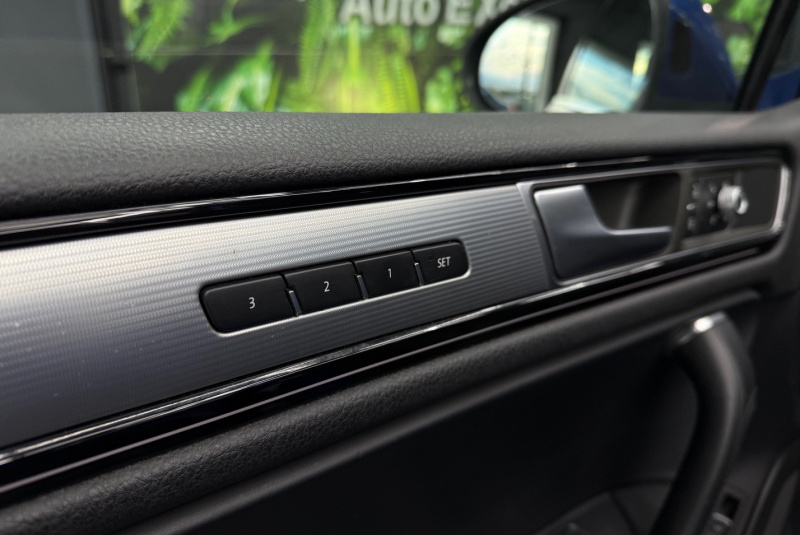  Ponuka vozidiel / Volkswagen Touareg II 3.0 V6 TDI BMT 4MOTION R-LINE - video