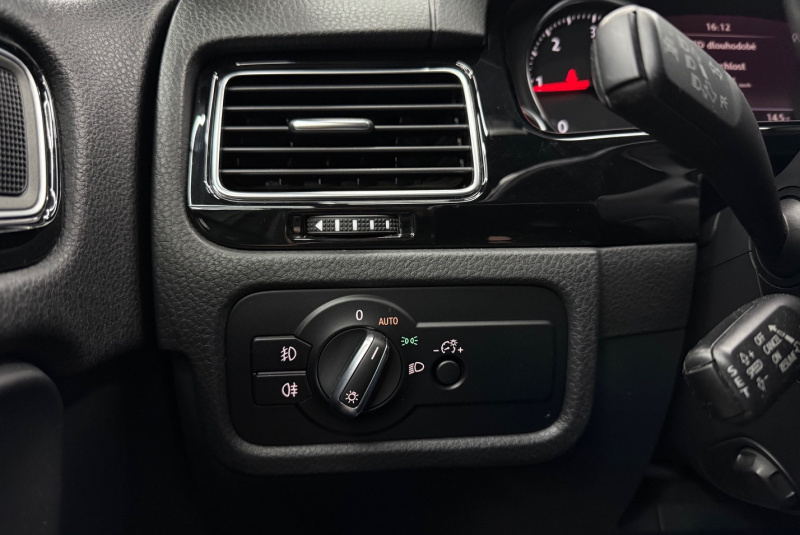  Ponuka vozidiel / Volkswagen Touareg II 3.0 V6 TDI BMT 4MOTION R-LINE - video