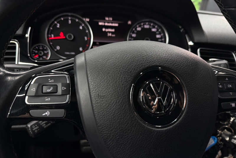  Ponuka vozidiel / Volkswagen Touareg II 3.0 V6 TDI BMT 4MOTION R-LINE - video