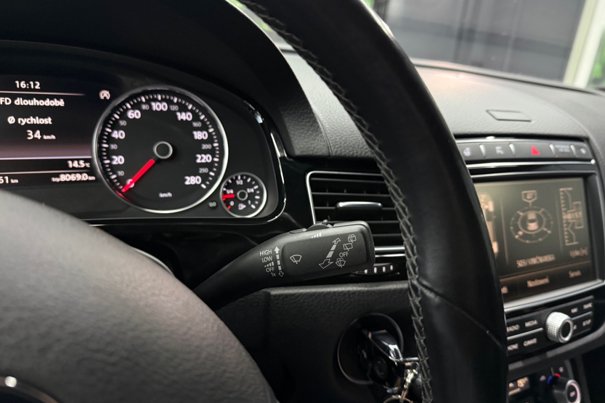 Ponuka vozidiel / Volkswagen Touareg II 3.0 V6 TDI BMT 4MOTION R-LINE - video Ponuka vozidiel / Volkswagen Touareg II 3.0 V6 TDI BMT 4MOTION R-LINE - video