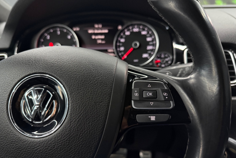  Ponuka vozidiel / Volkswagen Touareg II 3.0 V6 TDI BMT 4MOTION R-LINE - video