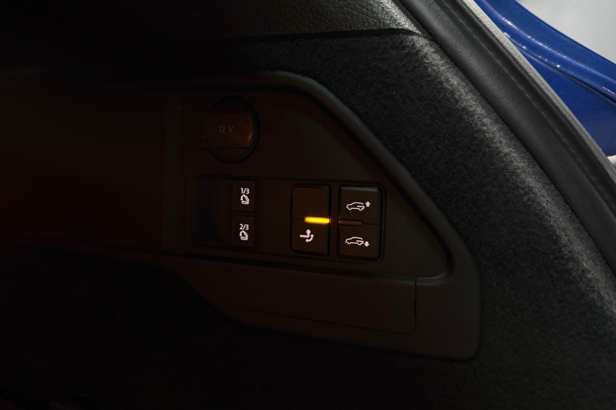Ponuka vozidiel / Volkswagen Touareg II 3.0 V6 TDI BMT 4MOTION R-LINE - video